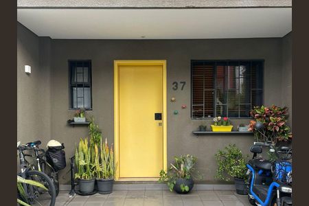 Casa de condomínio à venda com 90m², 2 quartos e 2 vagas Casa de condomínio à venda com 90m², 2 quartos e 2 vagasFachada