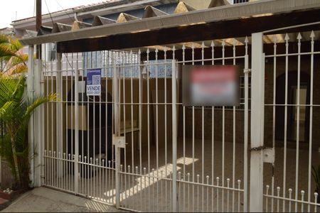 Casa à venda com 106m², 2 quartos e 2 vagas Casa à venda com 106m², 2 quartos e 2 vagasFachada + Plaquinha