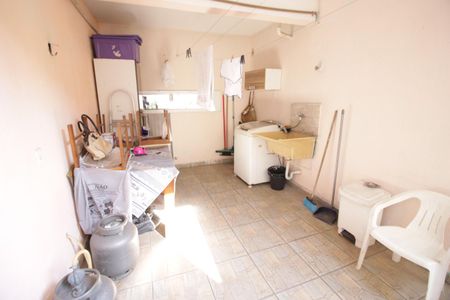 Casa à venda com 392m², 4 quartos e 3 vagasCasa inferior - Área de serviço