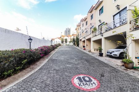 Casa de condomínio à venda com 208m², 3 quartos e 3 vagas Casa de condomínio à venda com 208m², 3 quartos e 3 vagasCondomínio