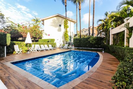 Casa de condomínio à venda com 208m², 3 quartos e 3 vagas Casa de condomínio à venda com 208m², 3 quartos e 3 vagasÁrea comum - Piscina