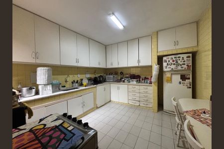 Apartamento à venda com 170m², 3 quartos e sem vagaCozinha