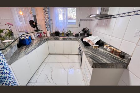 Casa de condomínio à venda com 366m², 5 quartos e 2 vagasCozinha