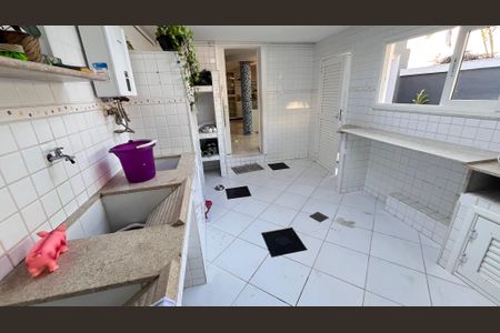 Casa de condomínio à venda com 366m², 5 quartos e 2 vagasÁrea de Serviço