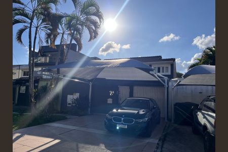 Casa de condomínio à venda com 366m², 5 quartos e 2 vagasFachada