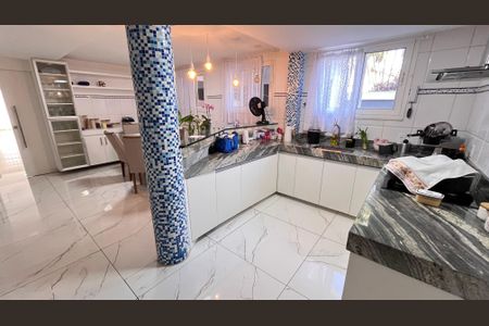 Casa de condomínio à venda com 366m², 5 quartos e 2 vagasCozinha