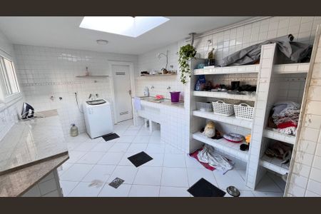 Casa de condomínio à venda com 366m², 5 quartos e 2 vagasÁrea de Serviço