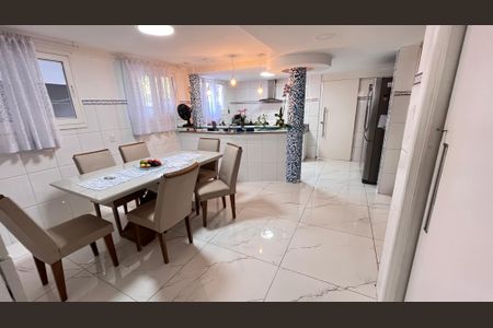 Casa de condomínio à venda com 366m², 5 quartos e 2 vagasCozinha