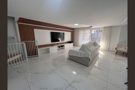 Casa de condomínio à venda com 366m², 5 quartos e 2 vagasSala