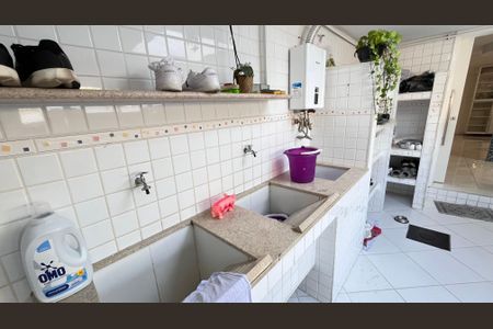 Casa de condomínio à venda com 366m², 5 quartos e 2 vagasÁrea de Serviço