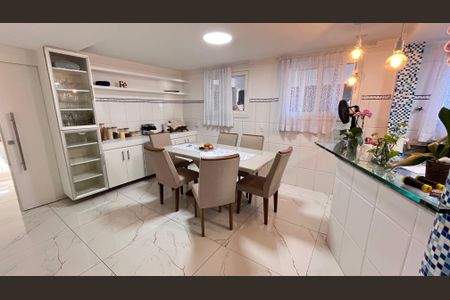 Casa de condomínio à venda com 366m², 5 quartos e 2 vagasCozinha