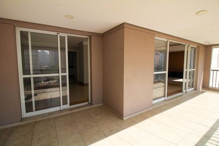 Apartamento à venda com 178m², 3 quartos e 3 vagasVaranda