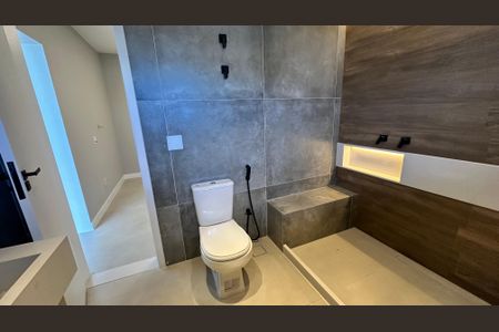 Casa à venda com 200m², 4 quartos e 2 vagasBanheiro da Suíte 4