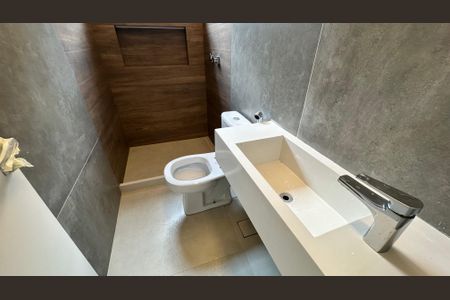 Casa à venda com 200m², 4 quartos e 2 vagasBanheiro da Suíte 2