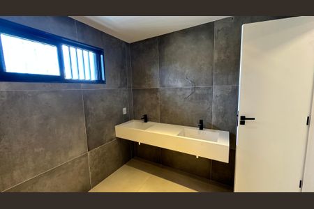 Casa à venda com 200m², 4 quartos e 2 vagasBanheiro da Suíte 4