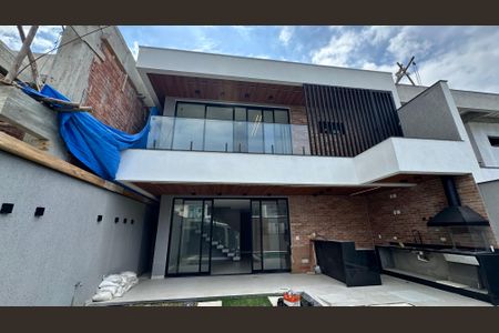 Casa à venda com 200m², 4 quartos e 2 vagasFachada