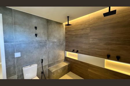 Casa à venda com 200m², 4 quartos e 2 vagasBanheiro da Suíte 4