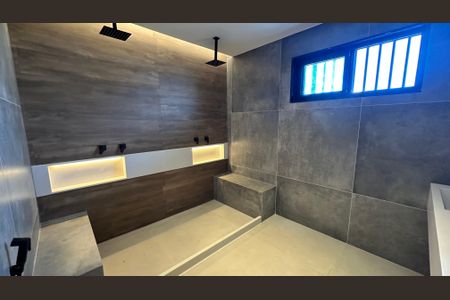 Casa à venda com 200m², 4 quartos e 2 vagasBanheiro da Suíte 4