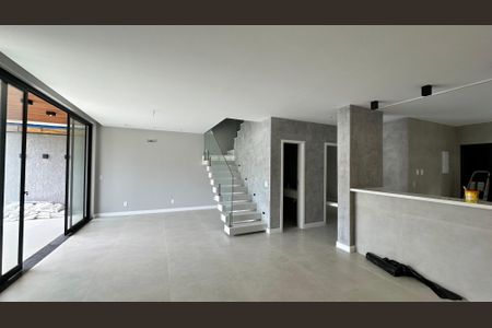 Sala de casa à venda com 4 quartos, 200m² em Vargem Pequena, Rio de Janeiro