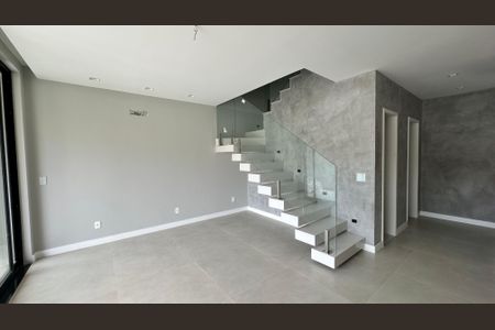 Sala de casa à venda com 4 quartos, 200m² em Vargem Pequena, Rio de Janeiro