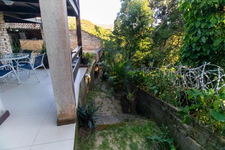 Casa de condomínio à venda com 296m², 3 quartos e 4 vagas Casa de condomínio à venda com 296m², 3 quartos e 4 vagasÁrea comum