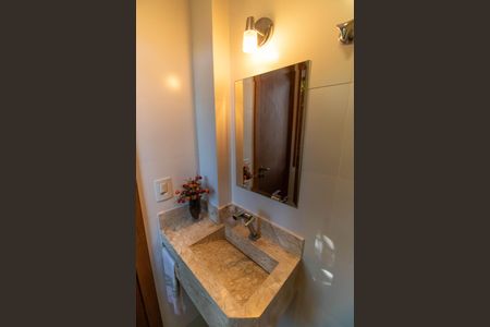 Casa de condomínio à venda com 296m², 3 quartos e 4 vagas Casa de condomínio à venda com 296m², 3 quartos e 4 vagasLavabo