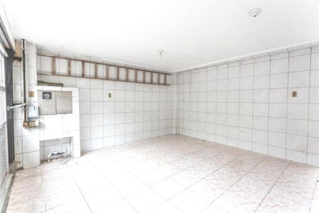 Casa à venda com 5 quartos, 220m² em Taboão, Diadema