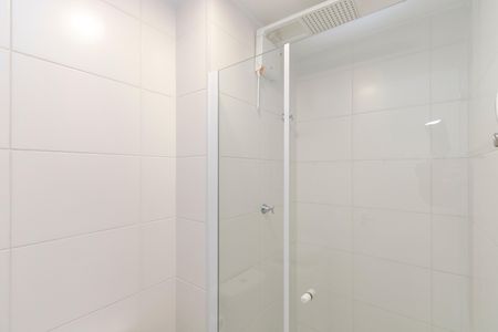 Banheiro de apartamento para alugar com 1 quarto, 27m² em Jardim Caravelas, São Paulo