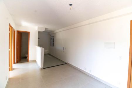 Sala de apartamento para alugar com 2 quartos, 50m² em Tribobó, São Gonçalo