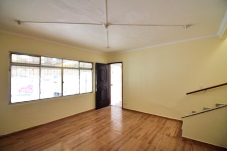 Casa para alugar com 158m², 3 quartos e 2 vagasSala