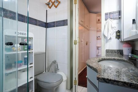 Apartamento à venda com 137m², 3 quartos e 2 vagasBanheiro da suíte