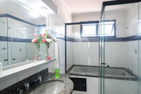 Apartamento à venda com 137m², 3 quartos e 2 vagasBanheiro da suíte