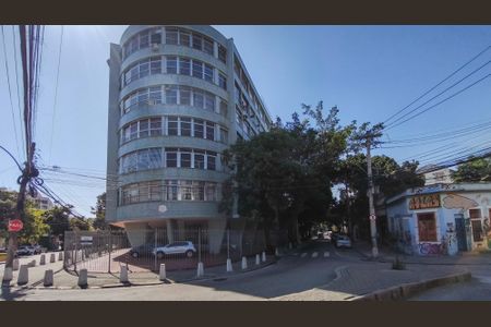 Apartamento à venda com 99m², 2 quartos e 1 vagaFachada e portaria