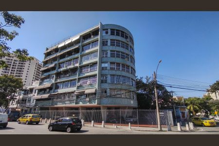 Apartamento à venda com 99m², 2 quartos e 1 vagaFachada e portaria