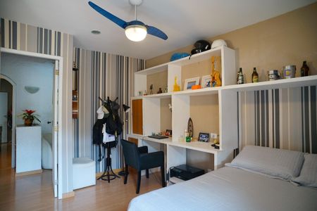 Casa à venda com 377m², 4 quartos e 3 vagas Casa à venda com 377m², 4 quartos e 3 vagasQuarto 2