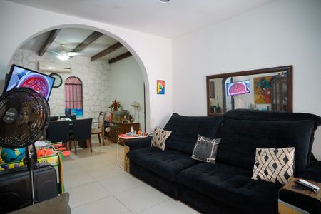 Casa à venda com 377m², 4 quartos e 3 vagas Casa à venda com 377m², 4 quartos e 3 vagasSala 2