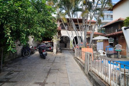 Casa à venda com 377m², 4 quartos e 3 vagas Casa à venda com 377m², 4 quartos e 3 vagasGaragem