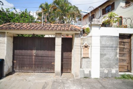 Casa à venda com 377m², 4 quartos e 3 vagas Casa à venda com 377m², 4 quartos e 3 vagasFachada