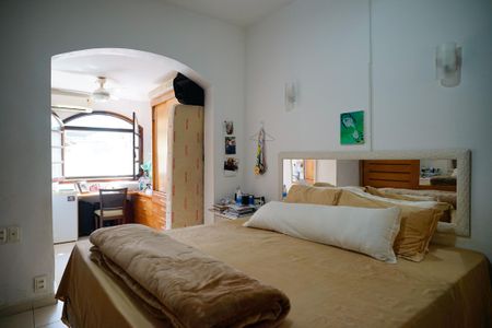 Casa à venda com 377m², 4 quartos e 3 vagas Casa à venda com 377m², 4 quartos e 3 vagasSuite 2