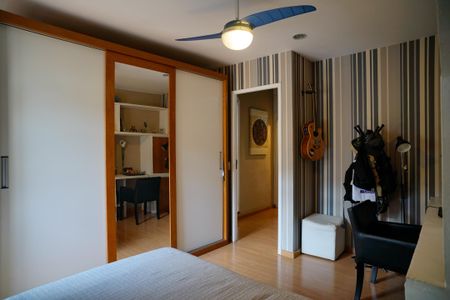 Casa à venda com 377m², 4 quartos e 3 vagas Casa à venda com 377m², 4 quartos e 3 vagasQuarto 2