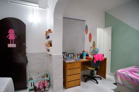 Casa à venda com 377m², 4 quartos e 3 vagas Casa à venda com 377m², 4 quartos e 3 vagasSuite
