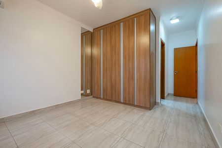 Casa à venda com 220m², 4 quartos e 4 vagas Casa à venda com 220m², 4 quartos e 4 vagasSuíte 2