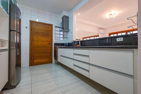 Casa à venda com 220m², 4 quartos e 4 vagas Casa à venda com 220m², 4 quartos e 4 vagasCozinha