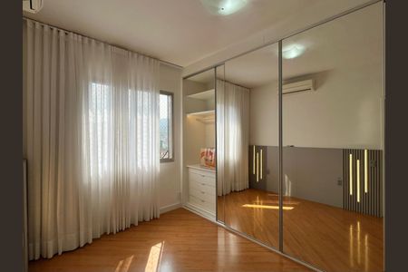Apartamento à venda com 107m², 3 quartos e 1 vaga Apartamento à venda com 107m², 3 quartos e 1 vagaSuíte