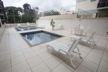 Apartamento à venda com 107m², 3 quartos e 1 vaga Apartamento à venda com 107m², 3 quartos e 1 vagaÁrea comum - Piscina