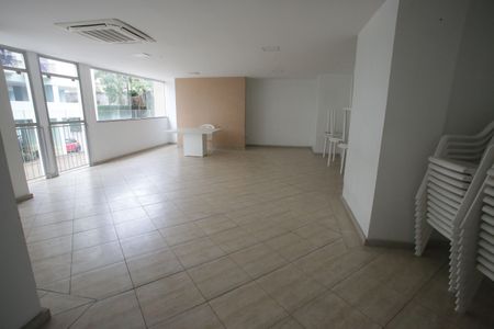 Apartamento à venda com 107m², 3 quartos e 1 vaga Apartamento à venda com 107m², 3 quartos e 1 vagaÁrea comum - Salão de festas