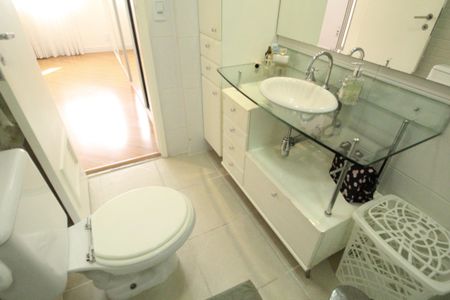 Apartamento à venda com 107m², 3 quartos e 1 vagaBanheiro da suíte