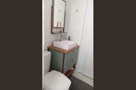 Banheiro de apartamento para alugar com 2 quartos, 50m² em Gardênia Azul, Rio de Janeiro