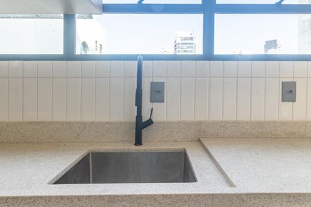 Apartamento à venda com 94m², 3 quartos e 2 vagas Apartamento à venda com 94m², 3 quartos e 2 vagasCozinha e Área de Serviço