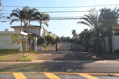 Casa de condomínio à venda com 200m², 3 quartos e 4 vagasFachado do condomínio